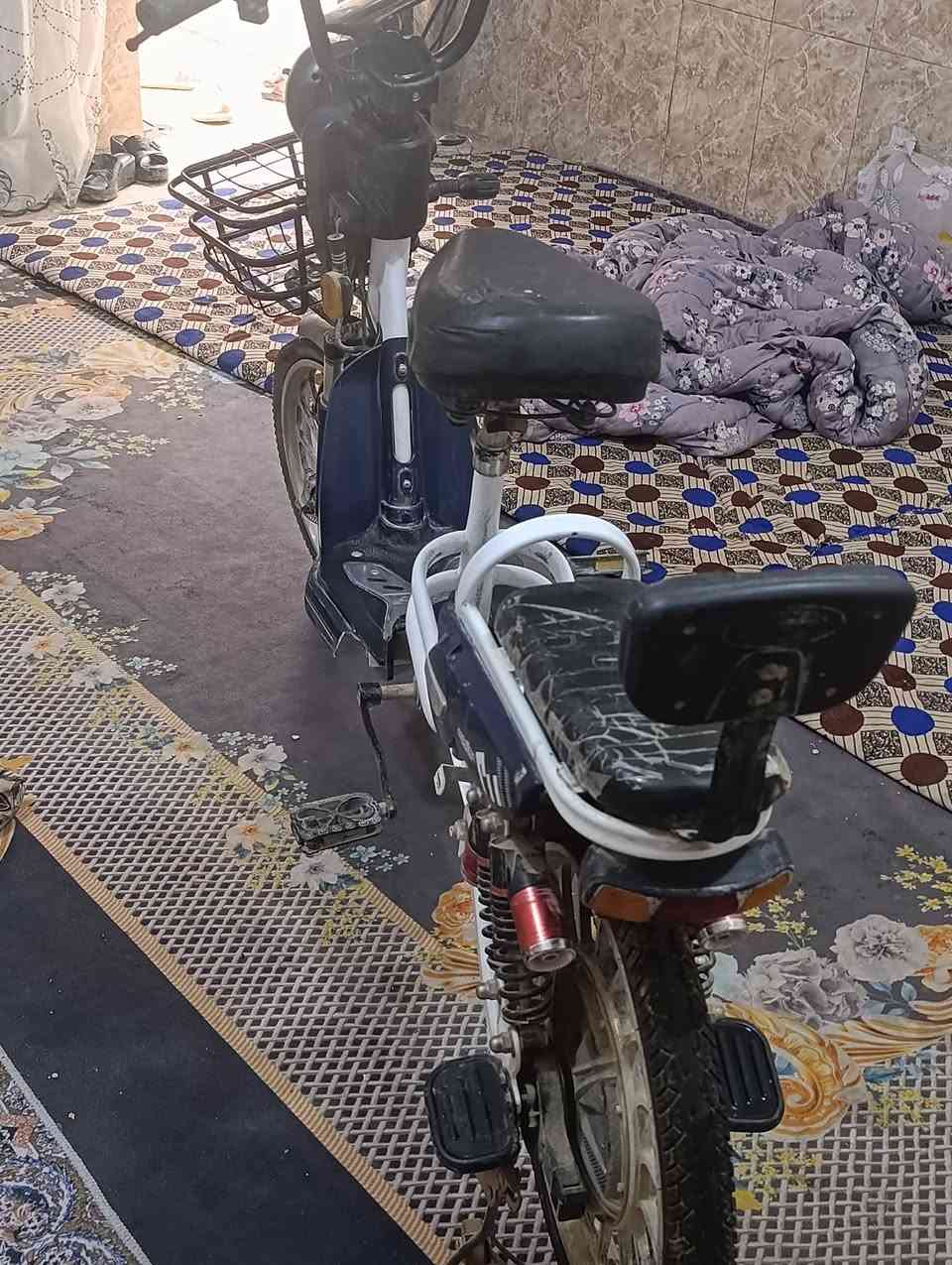 سلام عليكم بايسكل شحن للبيع 
سعر 300و بيه مجال 
نقصه بس بطاريه و سكليتر ما يدوس
العنوان  كربلاء الحر 
الرقم *********** و بي واتساب
