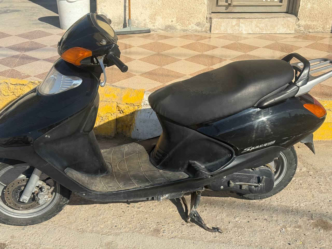 سبيسي ياباني للبيع المكان كوت الشرقية اني مكلف بلنشر هذا رقم راعيه الراغب بلشراء يخابر ع الرقم وتدلل
سعره 600 وبيه مجال للشراي 
***********
التفاصيل يم راعيه
