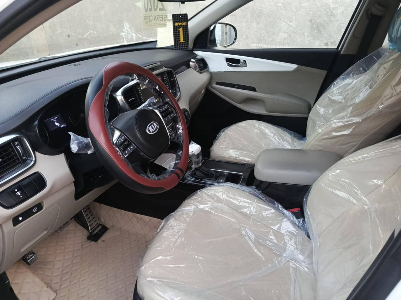 سلام عليكم سورنتو للبيع مديل 2020 خليجي ام رادار سياره مكفوله كفاله عامه سياره ماشيه 64 الف تبريد 3 قطع 7 راكب سياره واحد على واحد سياره جديده على وضع شركه مكان سياره ***********واسط  رقم الهاتف *********** اسيه
