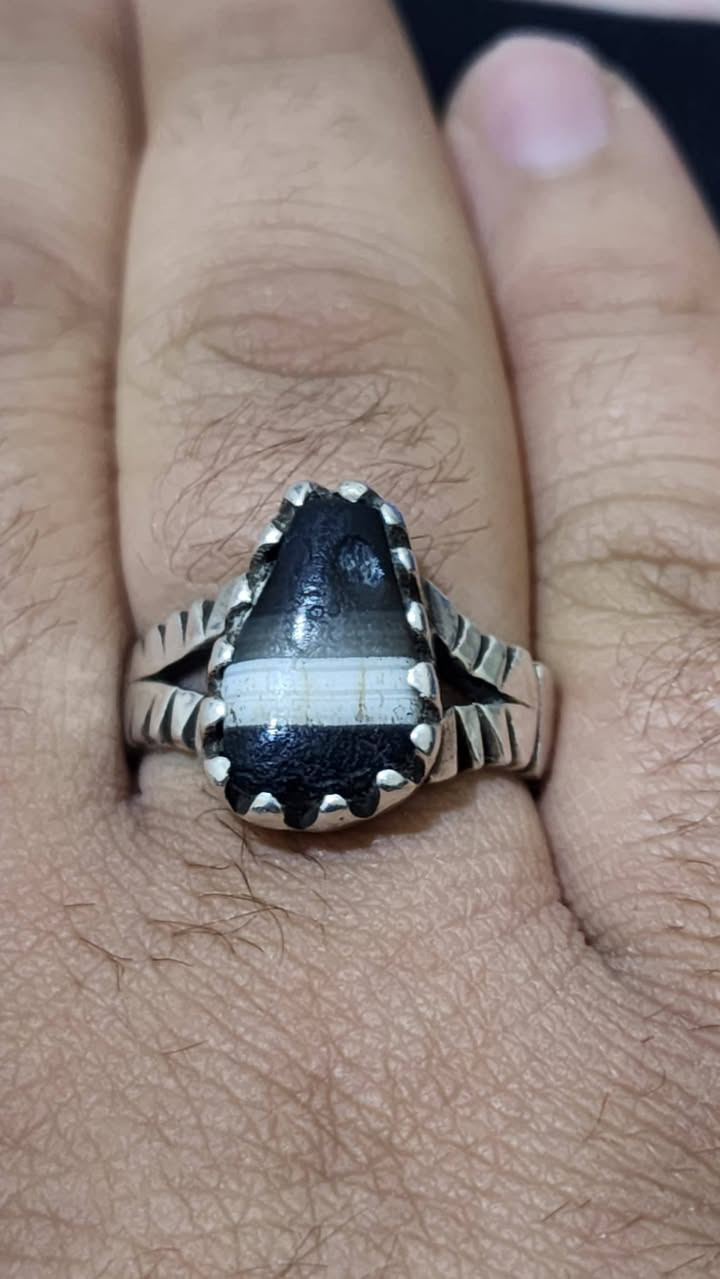 السلام عليكم بعض الصور مقربة قياس الحجرره 1.5 سم من التحف اصيله اصيله مشگول ملاكط مكان السماوه توصيل موجود ***********
