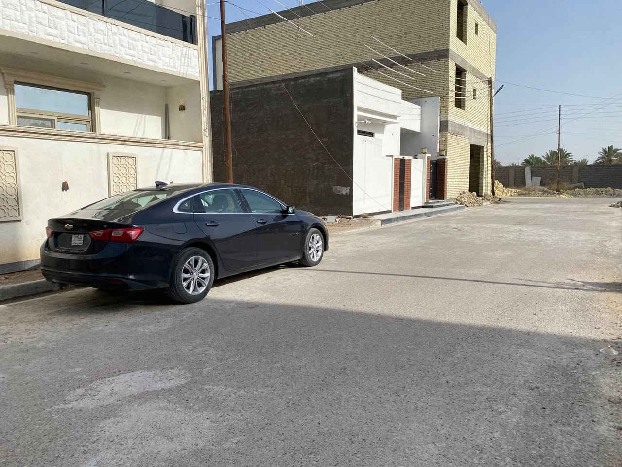 � الموقع: بغداد — مجمع ضباط — نهاية سوق حي الفرات
🔹 المساحة: 150 متر
🔹 البناء: حديث 2025 — بناء كامل
🔹 عدد الطوابق: 3

✨ المواصفات:

🛏️ 5 غرف نوم
🚿 4 حمامات
🍽️ مطبخ حديث
🧺 غرفة غسيل مستقلة
🏠 أرضية البيت مرمر بالكامل
📦 البيت فارغ وجاهز للسكن
🛋️ غرفة نوم ضمن البيع
البيت نضيف جداً وقريب من الخدمات 
موقع هادئ داخل المجمع 
للعوائل فقط 

📑 السند: 25 زراعي

📞 للاستفسار والمعاينة: (***********)
