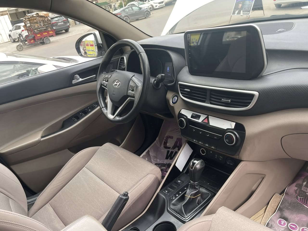 توسان
موديل 2020 
خليجي 
ماشيه 125 قابل للزياده 
بيه بارده بلهلال 3 أصابع 
سياره جديده 
مكفوله 
بيه تلث رصعات بلقماره
 
كشتات 2 كهرباء 
بصمه 
السعر 195 وبيه مجال 
للاستفسار 
***********
