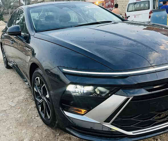 سوناتا موديل 24 مواصفات معروفه فول بدون فتحه
تترقم بغداد تريد مرقم او بدون رقم بكيفك
بعدها زيروووو  400ميل فقط 
قطعه وحده صبغ جاملوغ خلفي بدون حادث 
بدون دواخل  بدون ارباك
رقم 📞 ***********
