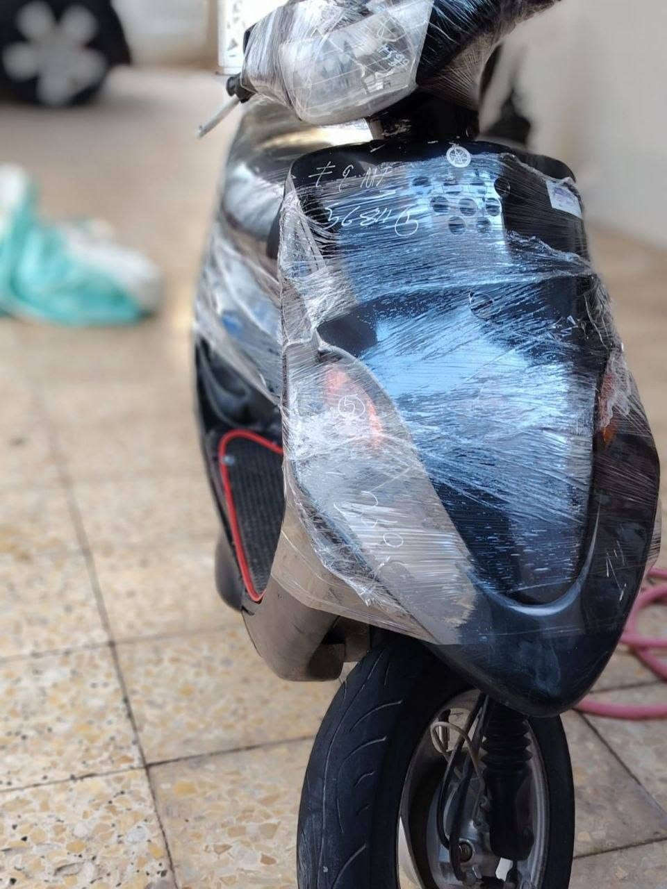 السلام عليكم شباب دراجة بيجي ٩ زروف لبيع دراجة كاملة ما بيهة نقص ما مفتوحة سلف هندر اشاير عينة كلوب شغالة كفرات اسود نضيفات مكاني حي المعلمين الجديد *********** الشراي يتصل
