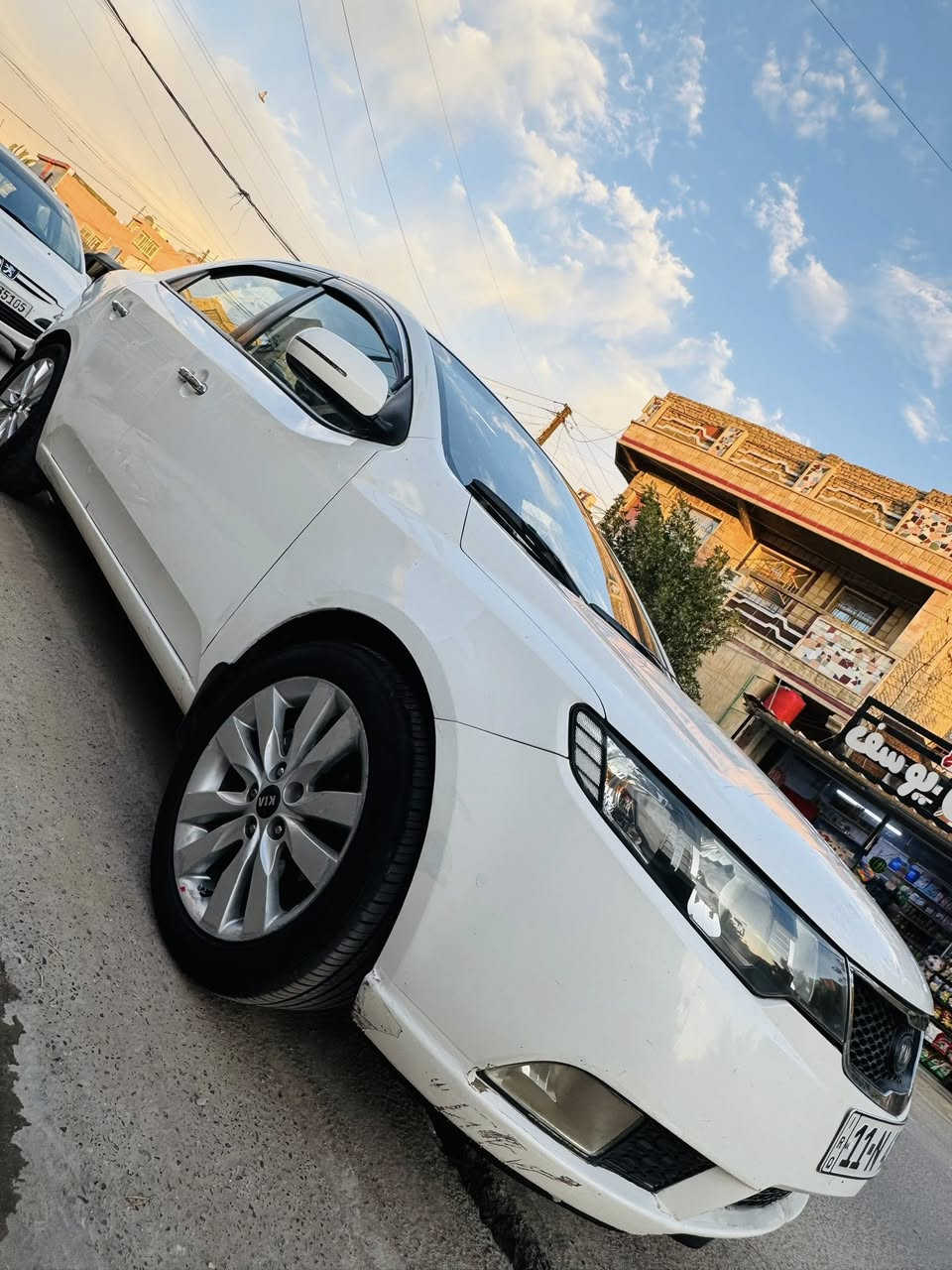 السلام عليكم
للبيع سيراتو ٢٠١٢ خليجي بدون صبغ كلهة مكفولة من الصبغ حتى الدعاميات بدون صبغ 
كير ومكينة كفالة جدد بالضمان حجم ١٦٠٠ 
تبريد ثلج بالضمان 
٣ سويچات احتياط
فتحة سقف طكتين
داخل اسود جديد 
مري شفط
تخم تاير جديد 
ويل بلادي جديد
شاشة اندرويد تسجيل فيديو صوت وصورة
مكانهة بغداد حي الاعلام 
السعر ١١٤

***********
