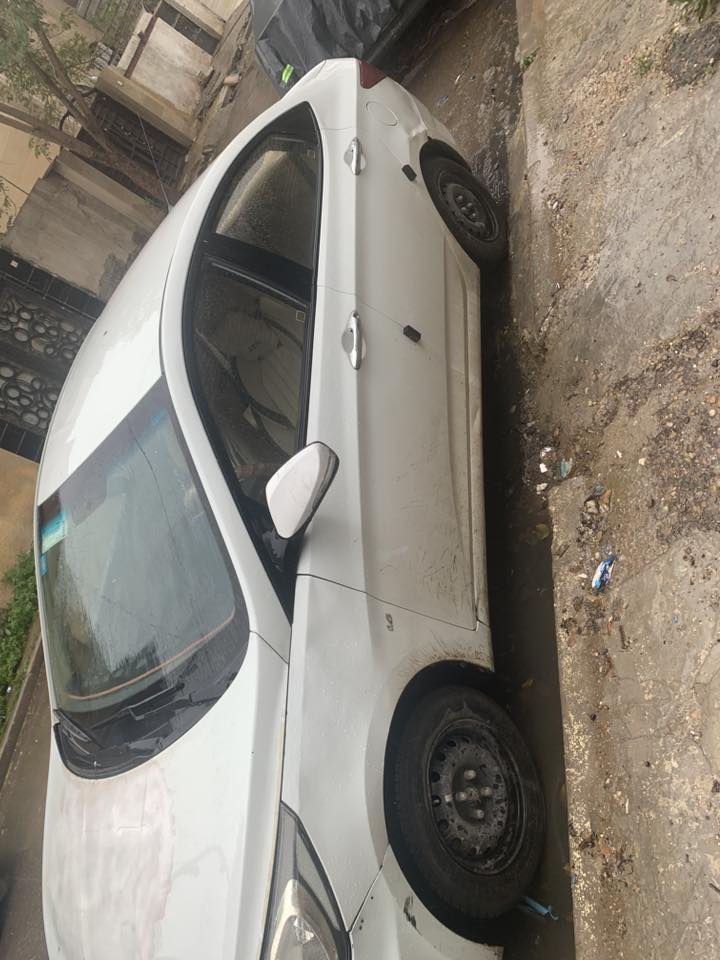 يلام عليكم 
اكسنت 2011 بدون حادث سونار مرفق مع الصور. خليجي محرك 1600 دوش .محرك كير صدر  مكفولات باسمي هزه جديده ورقم انكليزي اشاير بالمري كهربائياته كله شغاله بيه حرق بسيط خلف  المحرك مأثر ع البنيد فقط وبعدني ممبدله للبنيد عايفه على وضعيته  سعر 82 ورقه وبيه مجال بسيط        ه/ ***********
