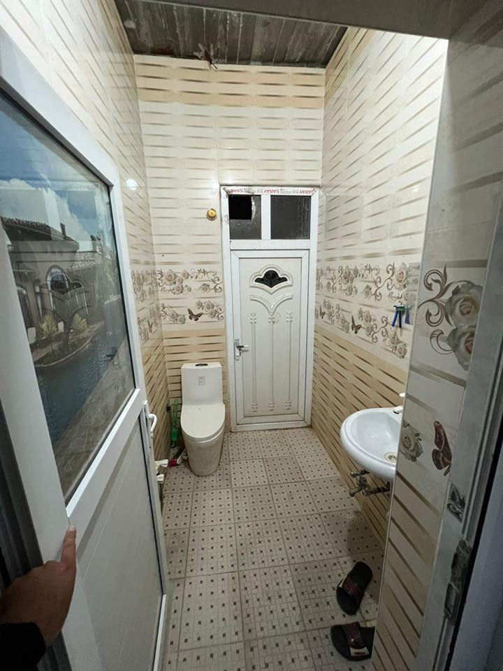 بيت للايجار المساحة 130 متر الطابق الاول غرفتين وصالة ومطبخ وتخاريج ثنين الطابق الثاني غرفتين 
الموقع السهيلية شارع معمل الدبس خلف محطة ريبال اجاره 250  الف مقدمة شهرين
للاستفسار اكثر الاتصال ***********
