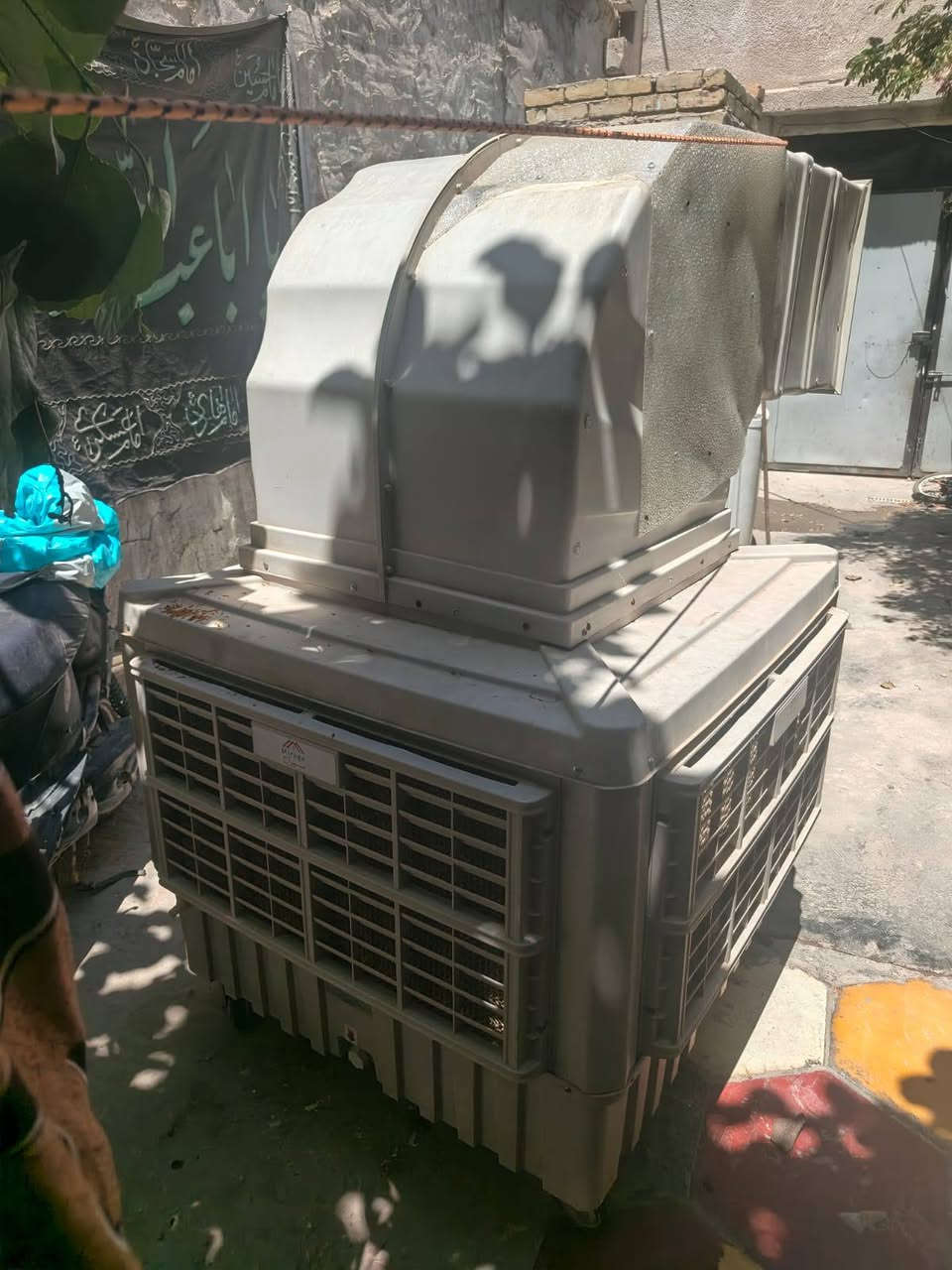 مبردة للبيع ام الدكت عملاقةالحجم الكبير 400 الف وبيها مجال
اكرر الحجم الكبير مو الصغيرة مثل ما واضح بالصورة ترهم للمواكب لو بيوت كبار 
للاتصال ***********

