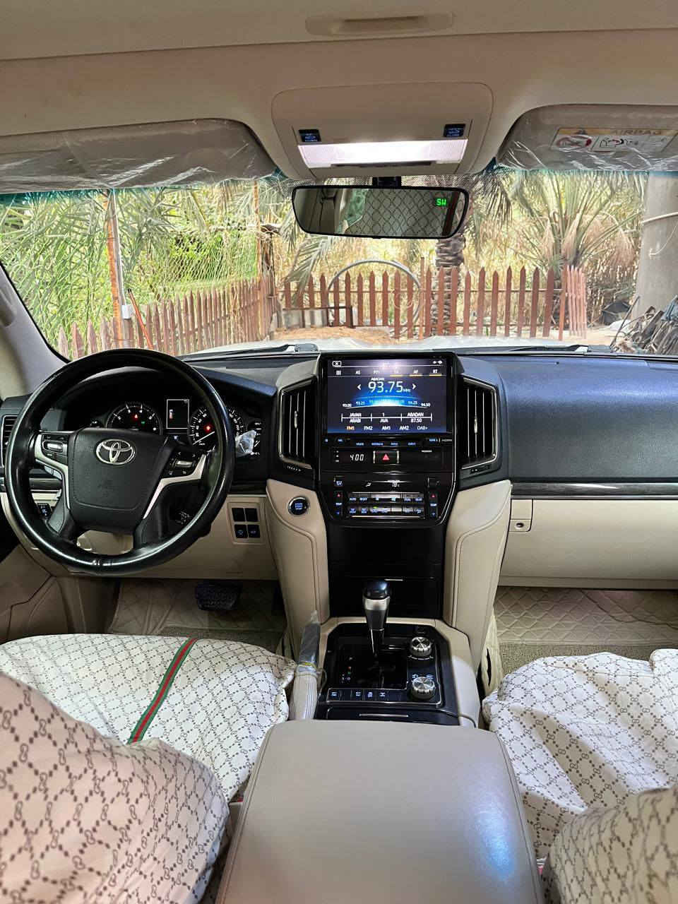 لاندكروز ابيض 2020 رقم بغداد انكليزي السيارة كفالة جديدة كلش ماشية 96 الف GXR  فول مواصفات 8 سلندر سعرها 575 وبيه مجال السيارة موجود بالبصرة
الاتصال على الرقم ***********
