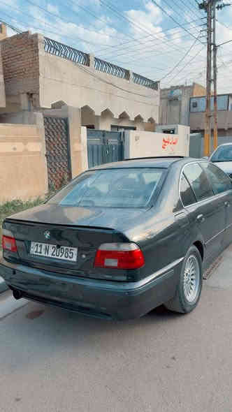 السلام عليكم .. من رخصة صاحب الگروب
Bmw e39 
موديل ١٩٩٩ / حجم ٥٣٥ / ٨ سلندر دينمو مي .. أصل بليتة وسنوية
رقم بغداد (الرقم الدولي الجديد )
باسمي والسنوية لسنة 2027  
السيارة قبل 3 اشهر طلعت من الفرن صبغ عام ولا بيها رصعات ولا شخوط ولا هالسوالف السيارة صافية دمعة 
دعامية خلفية امامية m والدرگة m والترايش m وكل الشغلات الي بيها m

وآني مو بيّاع شراي  
السيارة معمّرها تعمير مال جنّاي ما ملزگة تلزيگ السياره تكمة ..وما چنت ناوي ابيعها بس هي رهمت هيچ
بس غرفتها يعوزها ترتيب 
جامة امامية جديدة 
صدر امامي خلفي جديد منفوض نفض
عليها ادامة على منضومة الاحتراق ومنضومة المي كاملة 
محرك وگير جديد ومكفول گير تبترونيك 
السيارة شلعه ومعدل ما تنلزم
كهربائيات كامل كلشي شغال 
لايتات امامية جديد حركة ديناميكية 
كشنات جلد اسود تحكم كهربائي 
سلايد جام جديد كل الحركات شغالة
تبريد بي ادامة كاملة وثلج بس نقص الغاز مالته واكفله غير الغاز ينزل من السعر
بيها دبل فيتبمب يعني من توكف عندك بطريق بس تبدل بدگمة صغيرة وتمشي

السيارة بيها گزوز رياضي تحكم صوتها كارثي مرعب 🔊🔊
درگة m تحكمات ستيرن شغال كروس تثبيت السرعة وزيادة وتنقيص السرعه شغالة من الدرگة 💯💯 

وطبعاً مو كل التفاصيل مكتوبة يعني 

سعر السيارة 79 ورقة وبيها مجال شوية

( واذا تعجبك السيارة وما عندك الفلوس والله العظيم تجي تاخذها احولها بأسمك من خاطر طيب ❤️)
مكان السيارة بغداد الغزالية 
موجود عالماسنجر 
وهذا رقم التلفون 
0777 153 1053
متواجد بي اتصال وعالواتساب وين ما تريد متواجد

