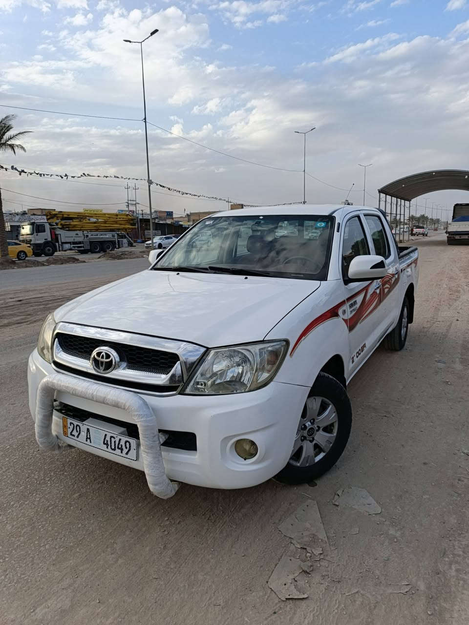 سلام وعليكم بيكم 2010 أوتوماتيك رقم واسط بسمي شخصيآ سنويه لل31 سيارة مكفولة كفالة تبريد ❄ثلج تخم تايرات حداديه العنوان الحله *********** الموشراي لا يتصل
