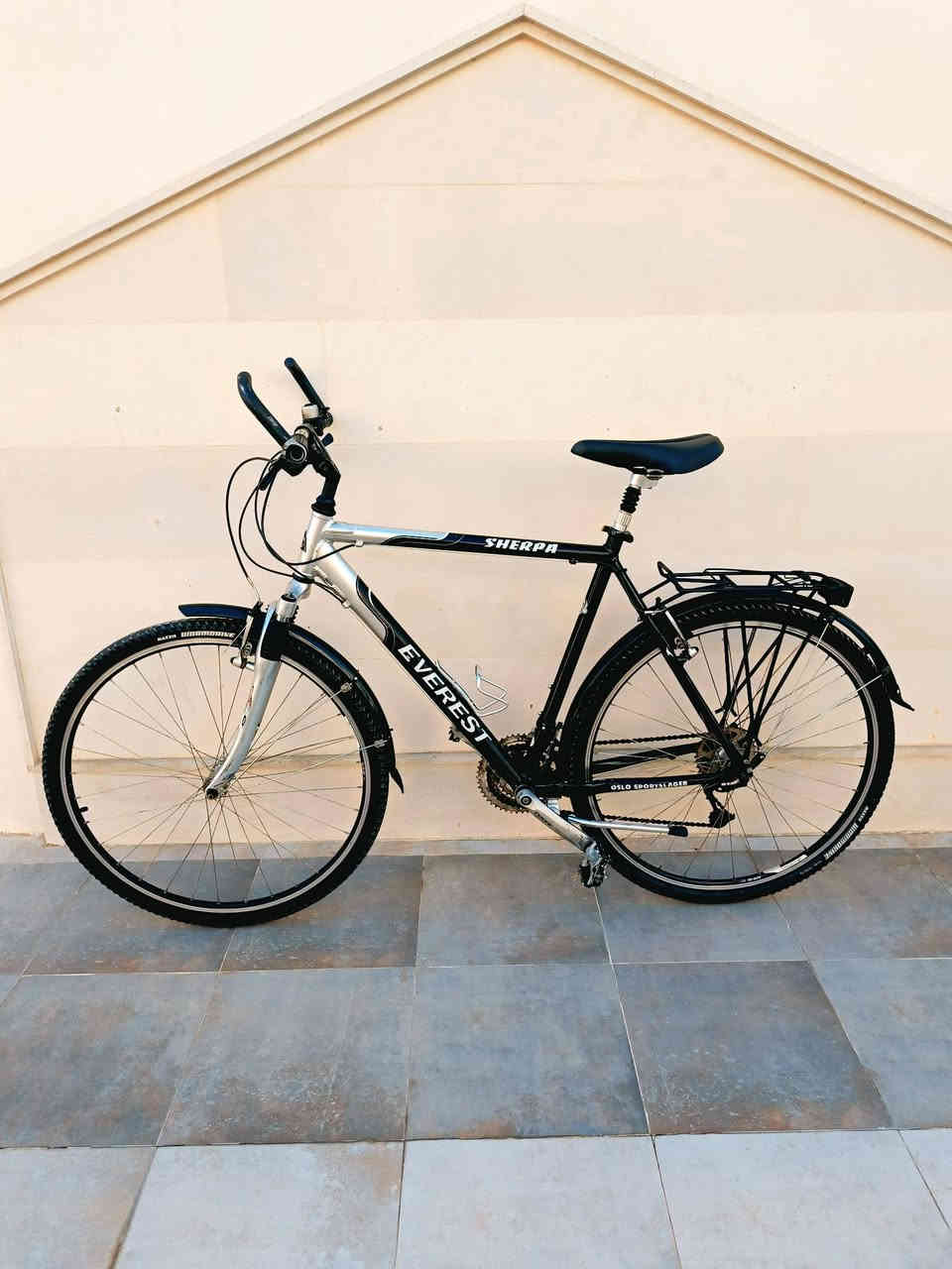 ‏موصل // المجموعة 
‏
‏دراجة # ترحال #الماني 
‏ 
‏
‏حجم 28 , فريم عالي   58 
‏معدن ألمنيوم (وزن خفيف ريشة)
‏سيت كروب  9*3   Shimanow Deore  
‏كير فقاس سحب دفع
‏دبل أمامي 
‏دبل بالمقعد
‏تايرات كتان نوع  Maxiss
‏* نظافة الدراجة  90 ٪  
‏
‏السعر  300  ألف
‏
‏  للتواصل ع الخاص  أو الواتس ***********  
‏* متوفر توصيل 🚙
