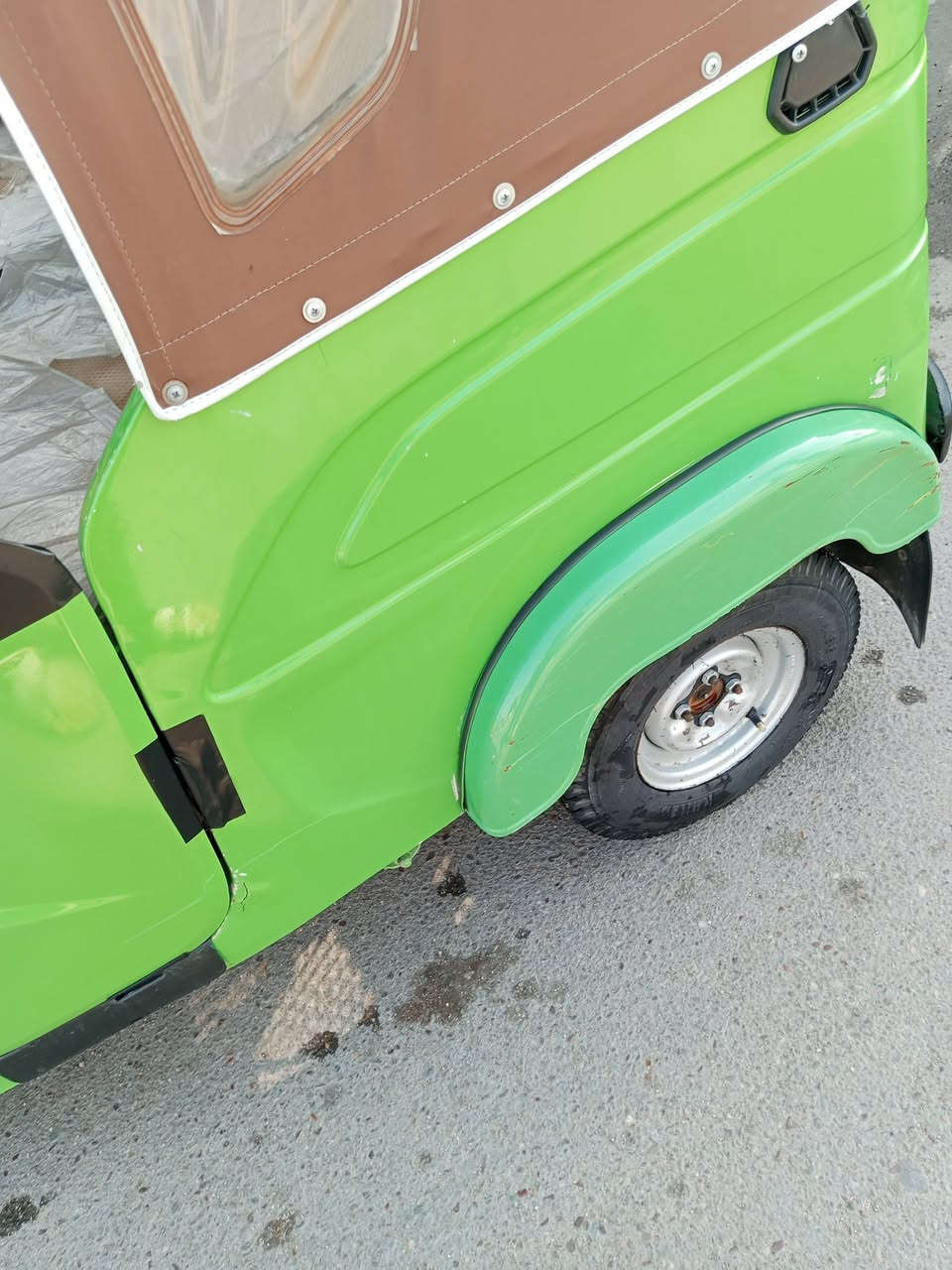 سلام عليكم تكتك 21شهر 11 للبيع بيها صبغ عام لون تفاحي جماليه مكينه مكفوله السعر 7500 بها مجال بسيط التواصل ***********
