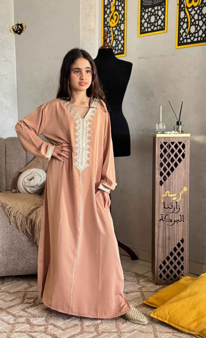 🟠🟤 *جديد  new* 🟤🟠

✨كيمونو بالقب 2 بياس للبنوتات👸👸 للافراح و المناسبات⚡كيمونو +قفطان 😍😍
✨ثوب كمخة رخامية حرة و كريب سامبل  من النوع الممتاز ✨رطب و طايح 
✨مخدوم بالطرز كاطفيل ✨بالسفيفة لون باللون 💎✨ و بلعقاد خدمة لمعلم💎  ✨
🟠متوفر بألوان رائعة ✨

🟤المقاسات:  6 سنوات 8 سنوات 10سنوات 12سنة 
(/100 cm / 110 cm)

🛑 *الثمن:

🟤المقاسات: 14 سنة 16 سنة 18 سنة
 (120 cm / 130 cm)

🛑 *الثمن: 

🚨 *إحذرو التقليد* 🚨 الدار البيضاء, المغرب


**إذا كنت صاحب هذا الإعلان وتريد حذفه لأي سبب، رجاءا أرسل رسالة إلى الدعم الفني**