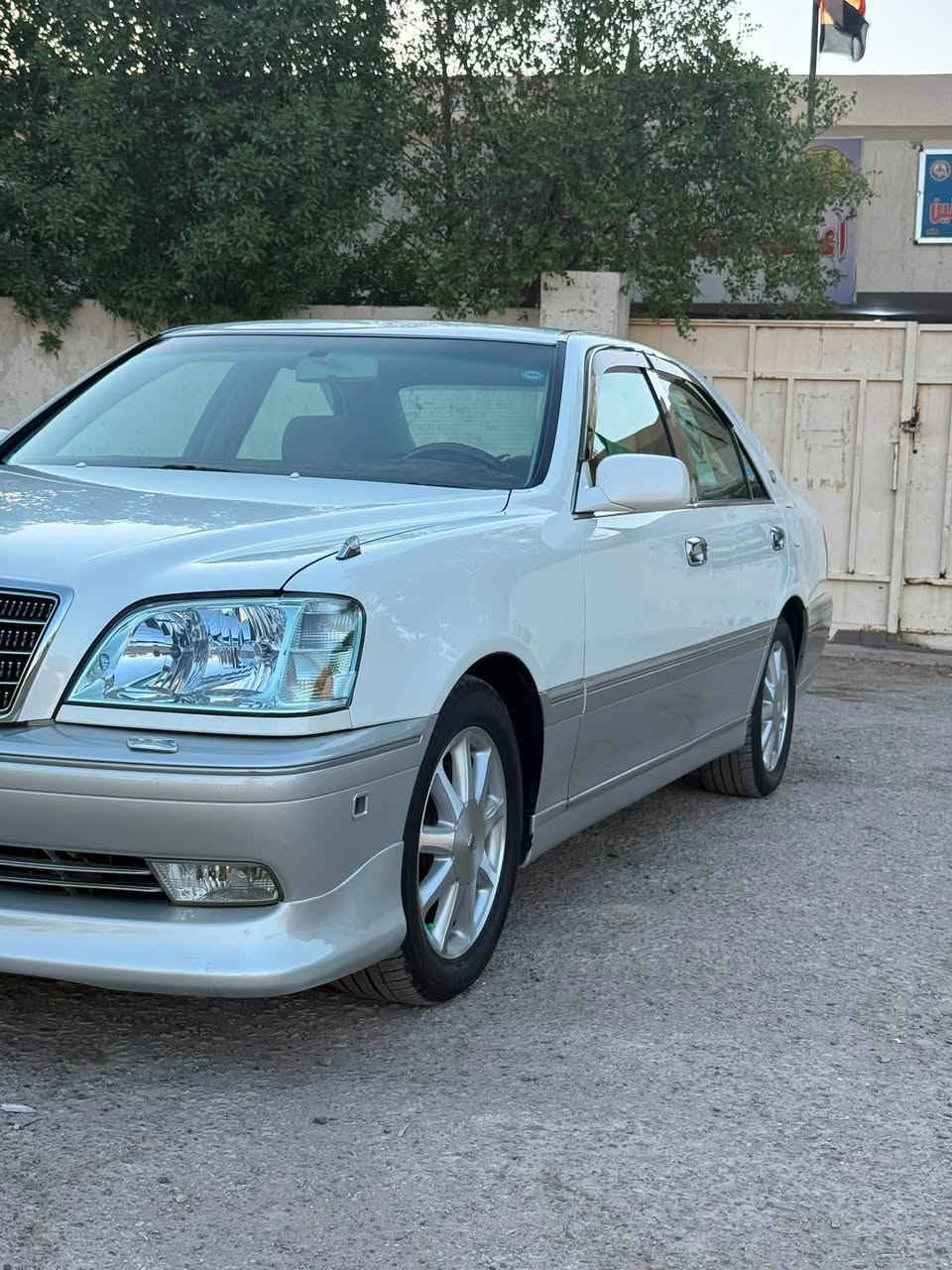 السلام عليكم

ملكه 2003 

كرستال اصل 

رقم سليمانيه باسمي 

4 دكم. فول بطن 

تحويره نجف فوك وجوه 

دشبول نجف 

تبريد خلفي ثلاجه خلفيه

برده خلفيه 

ديفور الجبير شاصي 175 

شاشه اكترونيه

تخم تاير جديد ويل نجمه

صدر امامي خلفي جديد

مكفوله كص وتحويل ونقل جثه 

عارضها 140 وبيها مجال

مكاني بغداد. 

***********
