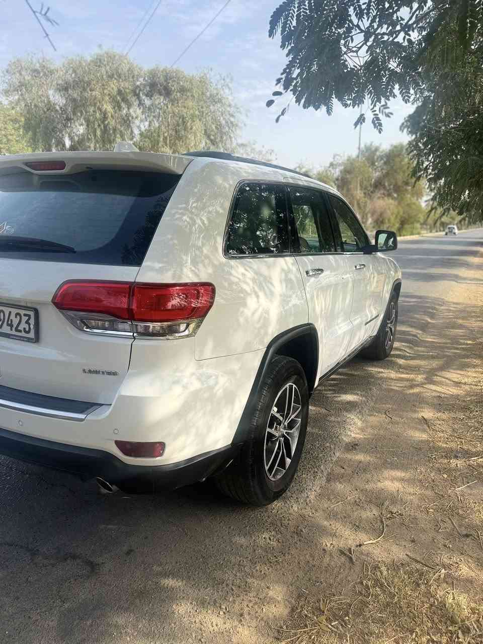 السلام عليكم
جيب كراند شيروكي ليمتد 2018 خليجي رقم اربيل

بيها صبغ بابين ماشيه 85 الف ميل السيارة موجودة بالحلة

السعر 355$ وبيها مجال بسيط 

للتواصل واتساب  ***********
