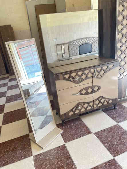 غرفه ملكيه ضخمه سعرها 350
نشتري غرف مستعملة راسلوني خاص او علئ رقم بي واتساب ***********
