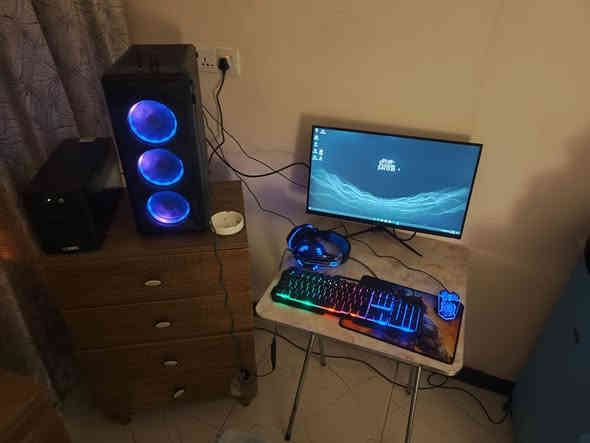 السلام عليكم
تجميعة GAMING

CPU:/AMD RYZEN™ 5 3600 6-CORE, 12-THREAD
MB:/ MSI B450 PRO MAX
GPU:/ AMD RADEON® RX 580 8GB 
RAM:/ 2*8 16GB 3200MHZ T.FORCE
PUS:/ 650W MASS +80 BRONZE
SSD:/ 1T KINGSTON
CASE:/REDRAGON 4FAN 3FAN RGB  

+ شاشة شبه متكاملة

  MASS { MG244 }
 ASPECT RATIO { 16:9 }
 SIZE { 24 } { FHD }
 { 1920x1080 } 
 { IPS } { FLAT }
 { 144HZ } { 1MS }

+ UPS OFFLINE 2000VA

+ كيبورد ماوس سماعات 

+ يعني شد والعب والباكيتات اغلبهم موجودات والاسلاك كاملة تونس 

السعر الكامل

{670  الف }

مكاني بغداد الاعظمية
توصيل بغداد [ 5 ]
محافظات [ 7 ]
***********
