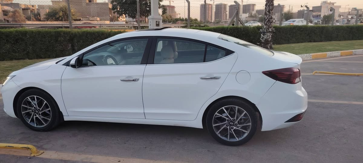 السلام عليكم
النترا موديل 2020 خليجي فول مواصفات محرك 2000 ماشيه 90 الف كيلو متر صار بيها حادث بالعراق وصار بيها صبغ جاملغين الخلفي وغطاء الجنطه وتبديل  حوض السبير السونار مرفق مع الصور رقم وسنويه  وهزه جديده
 مواصفات السيارة
✅ بصمه تشغيل وابواب
✅ حجم المحرك 2000
✅ سلايد
✅ ويل كب
السعر 137 ورقه وبيها مجال بسيط للاستفسار الاتصال بالرقم *********** موقع السياره بغداد الغزاليه مع جزيل الشكر لاداره الموقع والاعضاء الكرام بغداد, العراق
