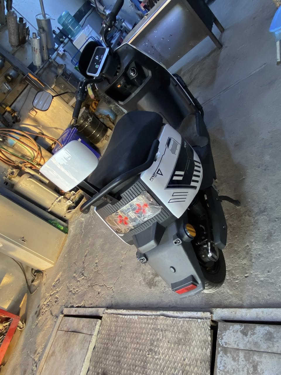 دراجه باور شحن جيل الريان سرعتها ٦٠ تحكم سرعه نظام إطفاء كلي دبل بصمه تشغيل عن بعد دراجه جدا نظيفه بالمحل طابكه سعرها ٧٥٠ الف مجالها بسيط جدا عنواني بغداد قرب ساحه عدن ***********
