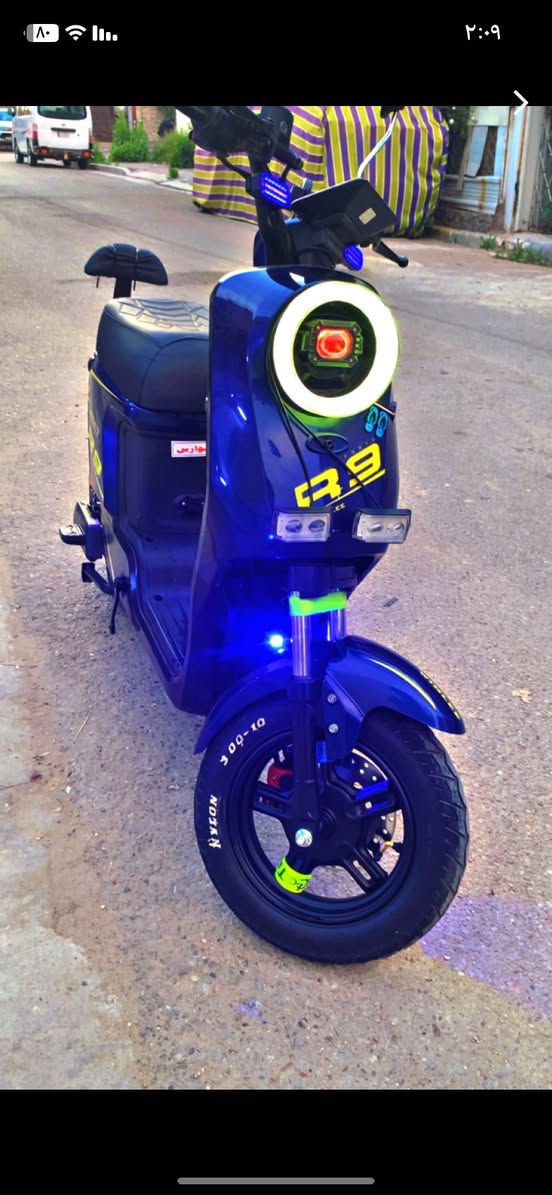 دراجة شحن R9 جديد باتريات راح يصير شهر تقريباً مبدلهن جدد يعني ماشي 13.200 km يعني جديده مابيه اي نقص كلها بلادي كلشي ما مبدل بيها فقط باتريات جدد واقوه شلعه ومعدل شرط كدامك الدراجه السعر 525 بيها مجال حك الجيه استفسار اكثر راسلني خاص او على الرقم ***********
