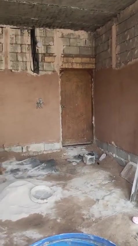 سلام عليكم خلفه متفرغ البخ أسمنت جص نثر شغل درجه اولى واتساب ***********
