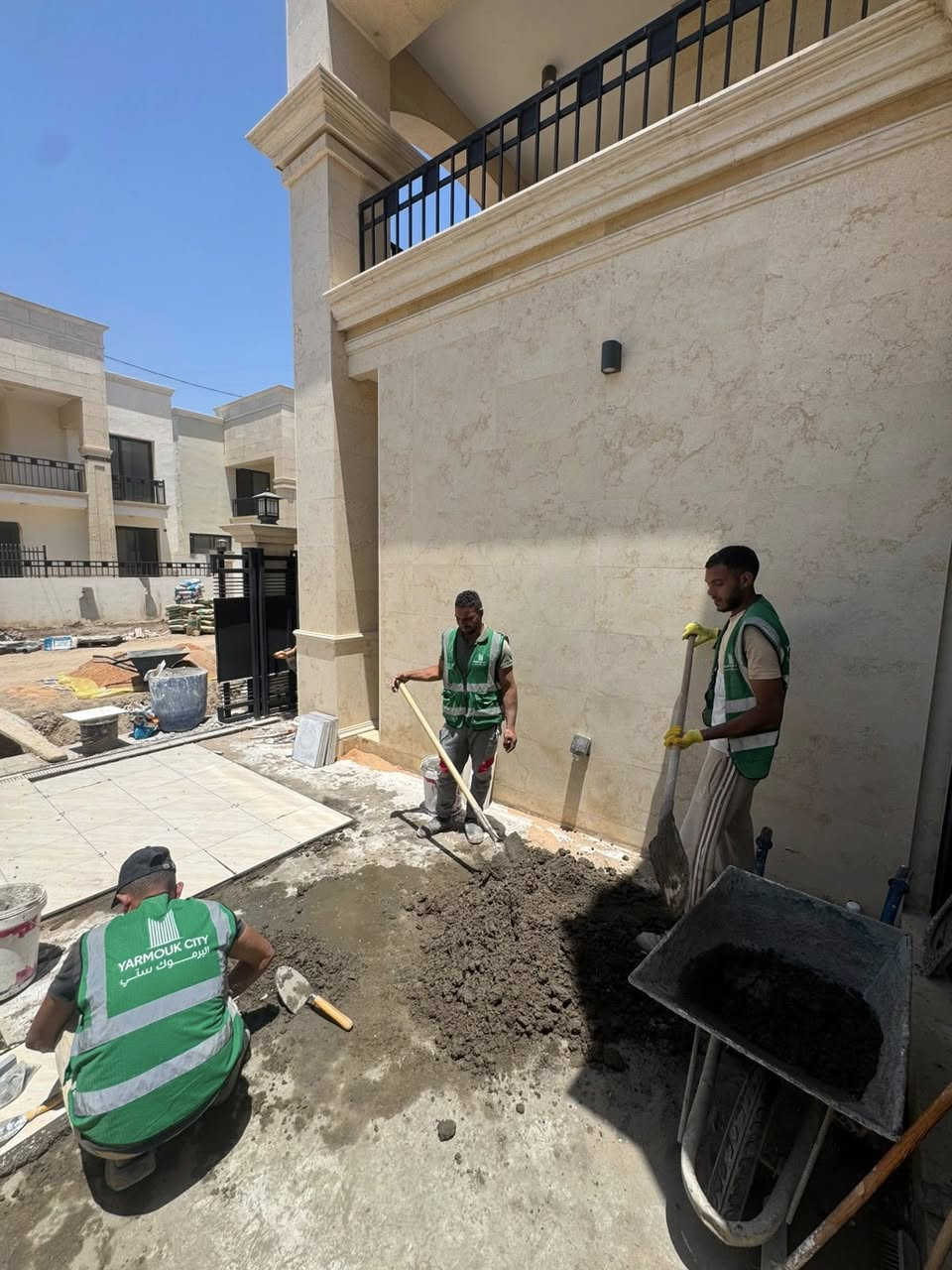 من ارض اليرموك ستي…
جانب من الأعمال الجارية في مجمع اليرموك ستي السكني، والتقدم مستمر لإنجاز مشروع سكني يواكب تطلعات العوائل العراقية ، 
مشروع يليق بسكانه ومستثمريه.

للحجز أو الاستفسار 
***********
