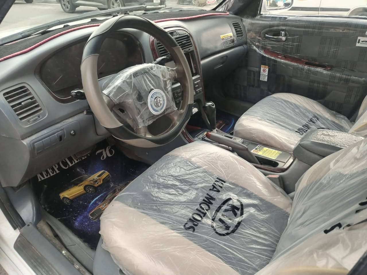 اسلام عليكم لللبيع الفين وربعه السعر ٥٧ورقه ،وبيها مجال السياره كامله بس تبريد مابيها  هاذا رقمي ***********
