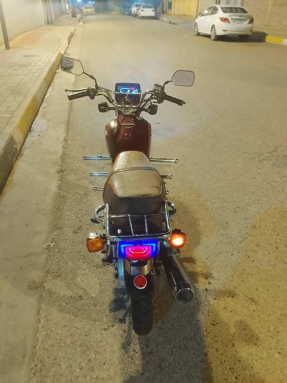 السلام عليكم عندي راني للبيع موديل 22 ويامن فيس مكاني حي الضباط السعر 550 وبمجال  دراجه بلاديه ربع ما تخلي عليها صلف كهرباء استفسار على الرقم  ***********
