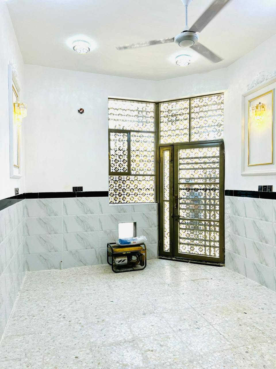 دار للبيع 📢 100متر طابق ونص حي النداء شارع المجمعات بظهر شارع 60 مال الاطفائيه منطقه 52 بناء حديث طابوق نهروان والارضيه كاشي وسقوف ثانويه بيت احلى من الصور الطابق الاول يحتوي على استقبال مفتوح ع صاله باب دفتري ومطبخ وحمامات 2 وغرفه والطابق الثاني غرفه وصاله وحمام السعر 95 وبيه مجال للاستفسار ***********
