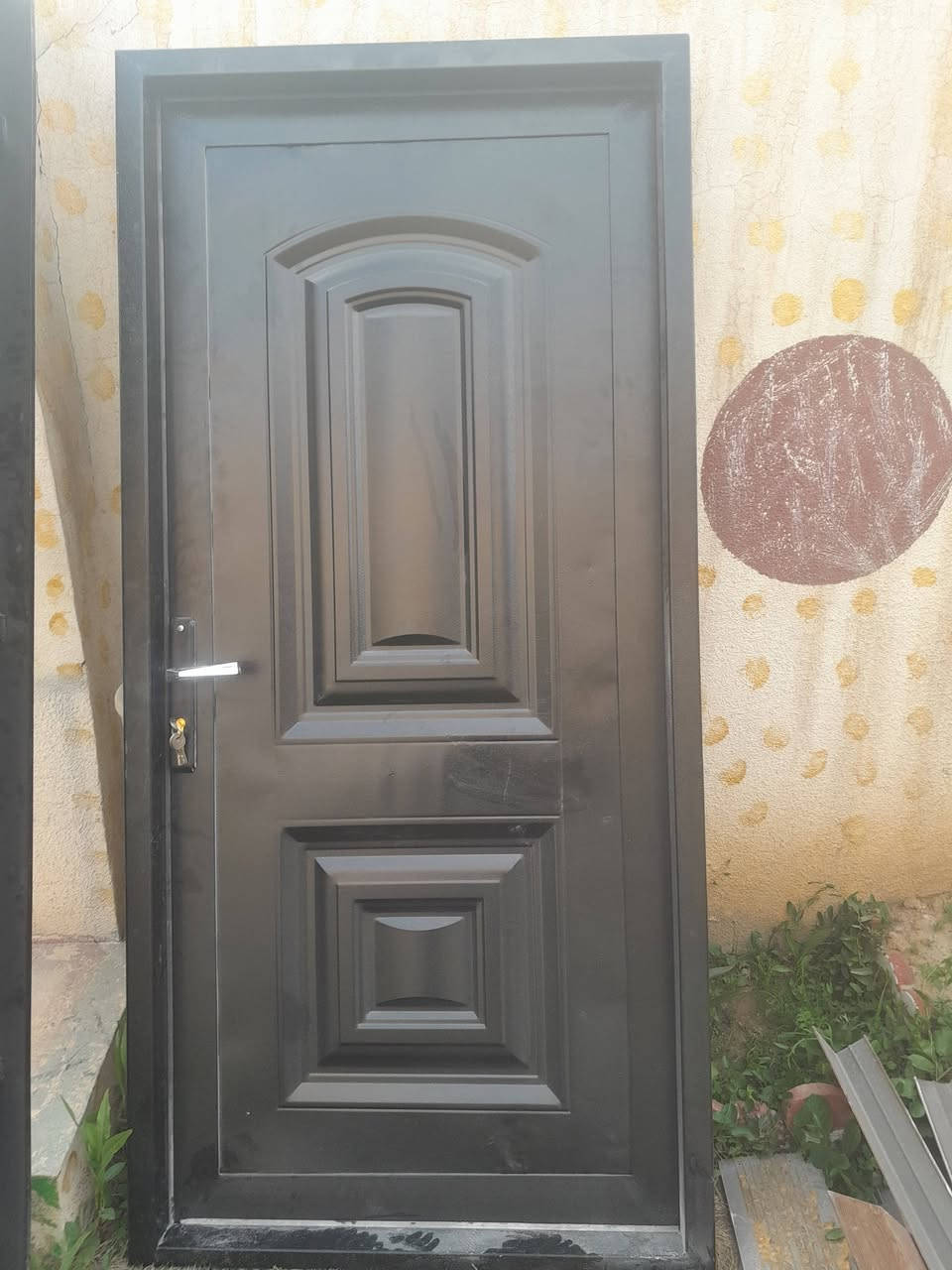 عدنا ٣ابواب حديد عدنا ٥ابواب خشب بعدهم جديد للبيع الي يريد هدا رقمي ***********
