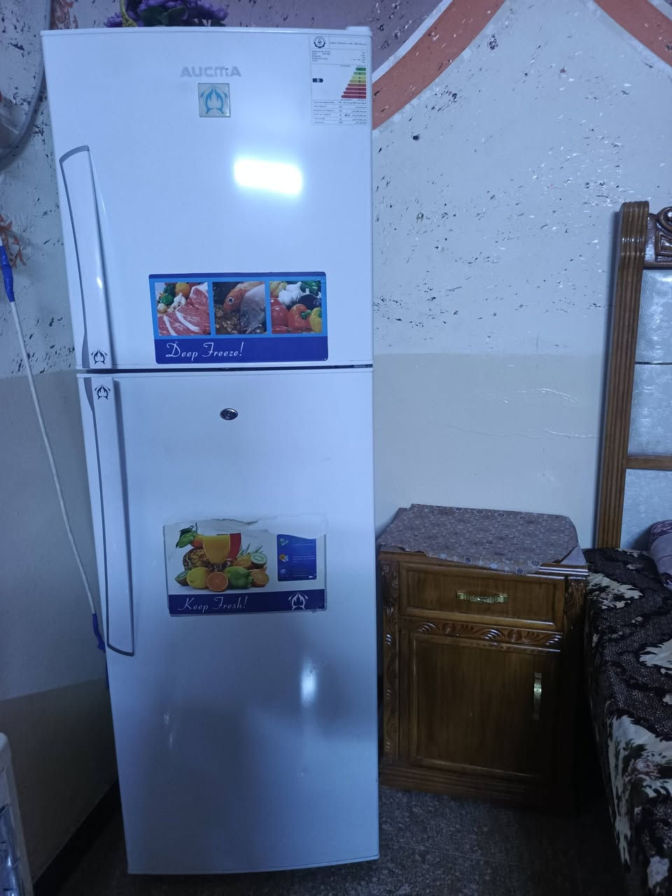 السلام عليكم ثلاجه البيع استعمال قليل 350 أو بيهه مجال ***********
