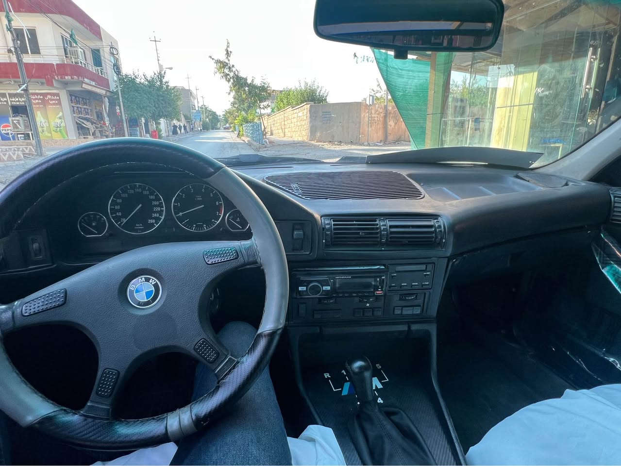 بەناوی خوای گەورە فرۆشتن Bmw ئارم پلاستیک هەولێر 
مۆدێل1991 ئارم و ئەوەلیاتی بەشەرتی سەت سال
هەمو کوردستانی پی بگەرێ بێمنەت
سعری ٣٨ گلا و معامەلە 
دەعمو لیدراوی نیە قرجیشی نیە پشتو پیشی کەپسە 
گێرو مەکینە بەشەرت زۆر زۆر بەقۆتە لەقوتی بیزارە 
موس و براوەی نیە بەشەرت خایسو رزیوی نیە سەیارەکە 
نوێ ماوەتەوە بەس ماشاالله ی دەوێت 
کارەبای بەشەرت کامل هەمو گیانی 
تایەو ویلی حەسیری نوێم بۆ بەستاوە 
تەقەو رەقەی تیا نیە یەک جرکەو گەلایەک ببرە
مواسەفات:
سلایت کارەبا
٤ جام کارەبا 
لایت ئەلقە 
لایت زینون 
تەبریت ساردو گەرم 
ساردەکەی بەس کومپلیسەری جامە بەشەرت 
نوقسانی دیناریکم تیا نەهیشتوە بە شەرت دەی فروشم 
موشتەری پەیوەندی بەم ژمارەیەوە بکە:
***********
واتس ئەپو ڤایبەر کاراوەیە 
شوێن کۆیە كويسينجاك, أربيل
