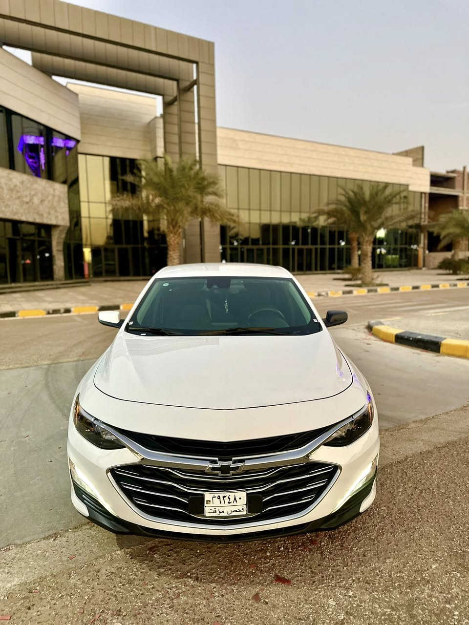 شوفرليت ماليبو 2023 فئة LT ابيض
بدون رقم تترقم جميع المحافظات..
المواصفات :
محرك 1500 تيربو 
بصمة تشغيل +بصمة ابواب
تشغيل عن بعد 
كرسي كهرباء 
تحكم ستيرن 
مثبت سرعه 
شاشة كبيرة تدعم ابل كار بلي واندرويد اوتو (وايرلس)
تدفئة كشنات 
هاند بريك بصمة 
رادار امامي 
اطفاء ذاتي 
بلوجكتر LED 
قطعتين تبريد مناخي منفصل امامي وخلفي
مانع انزلاق 
منفذ شحن / بلوتوث /  اواكس / USB A + USB type C 
الضرر : باب خلف السائق مصلحة ومصبوغه نفسها + هلال الچاملغ الخلفي وكارت بحافة البنيد (صور الضرر مرفقة)
السيارة نضيفة جدا وبچمها سليم من راديترات و شواصي وغيرها ..
 ‎للتواصل او الاستفسار : خاص او واتساب ***********
