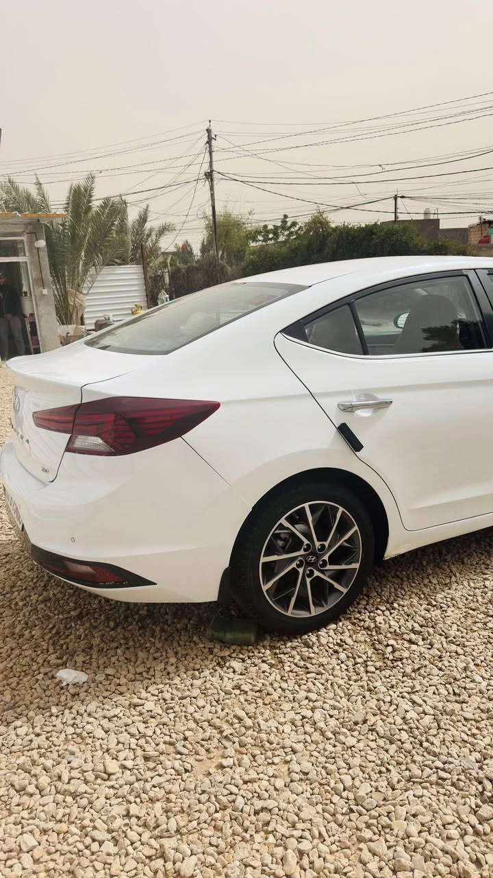 النترا موديل 20  خليجي  للبيع فول مواصفات 
كفاله عامه ماعدا بارد قليل بالبنيد 
ترحيب جنطة ذكية بصمة حساس امامي خلفي كامرة امامي خلفي نيكل فتحة محرك 2000السعر 158وبيه مجال 
العنوان النجف / المناذرة / الحيرة 
***********
