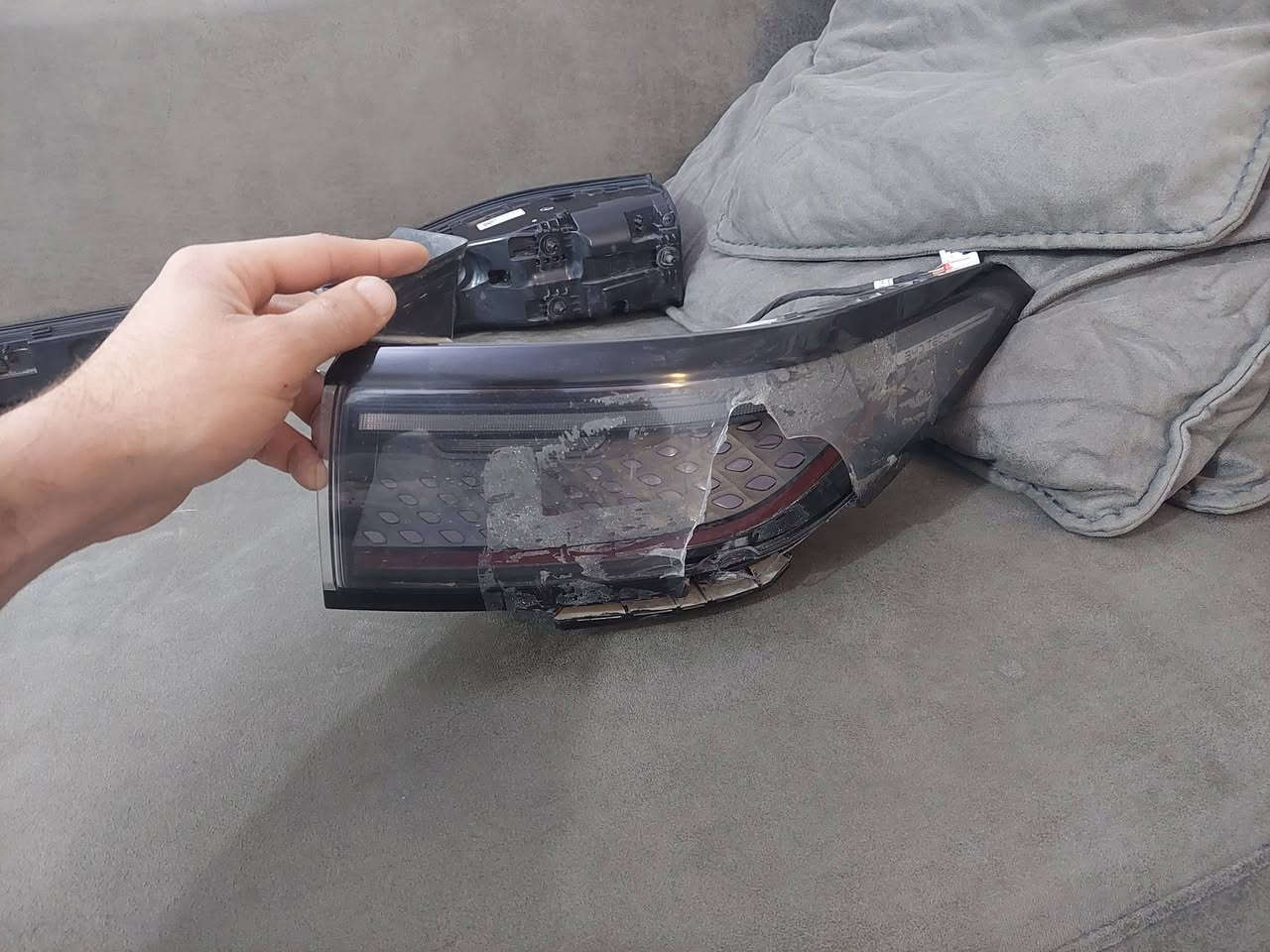 السلام عليكم .
الضرر مثل مموضح بالصور 

 للبيع ( لد خلفي وبك لايت الجهه اليمنه ) سيل فايف

فقط يحتاجله صب ويرجع بلادي


**إذا كنت صاحب هذا الإعلان وتريد حذفه لأي سبب، رجاءا أرسل رسالة إلى الدعم الفني**