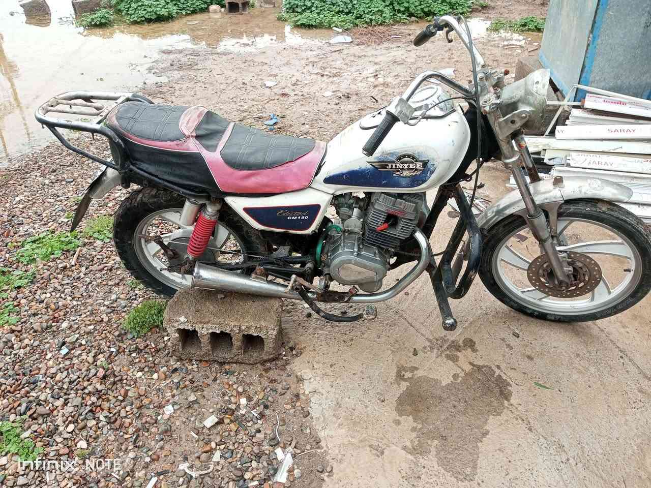 دراجه البيع مكاني بعقوبة قرب جامعت ديالى سعر 200 وبي مجال ***********
