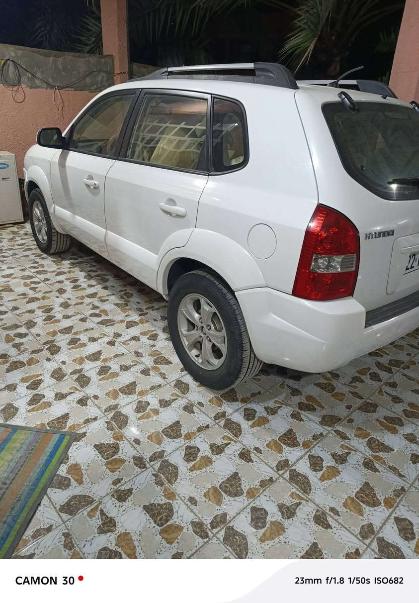 السلام عليكم توسان موديل 2009 خليجي رقم أربيل محرك 2000 صبغ قطعه وحده بدون فتح بدون معجون سونار مرفق تخم تاير جديد صدر أمامي خلفي جديد تبريد تدفئه شغال محرك كير شرط السعر 118  مكاني بعقوبه للتواصل ***********
