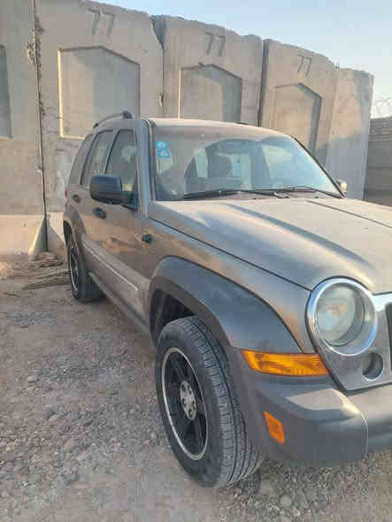 سلام عليكم جيب لبرتي 2006 كهربائيات شغالات تخم تاير جديد صدر كامل تبريد شغال مكينه 3.7 التفاصيل وضحه عندك بل سونار بل ضبط
 مكان السياره بغداد الدوره. السعر 75 اوبيه مجال بسيط. رقم التلفون ***********
