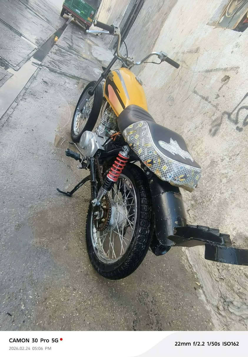 السلام عليكم متاح نامه شاصي وراق مديل 2015 والمكينه 23 ولباقي 24 السعر 450 وبيها مجال لشراي رجاء المو شراي لا يجي ويسولف هاي صور ونصبت دراجه وكلشي وضحت نضافه كدام عينك  مستعجل ع البيع بسبب ضروف


**إذا كنت صاحب هذا الإعلان وتريد حذفه لأي سبب، رجاءا أرسل رسالة إلى الدعم الفني**