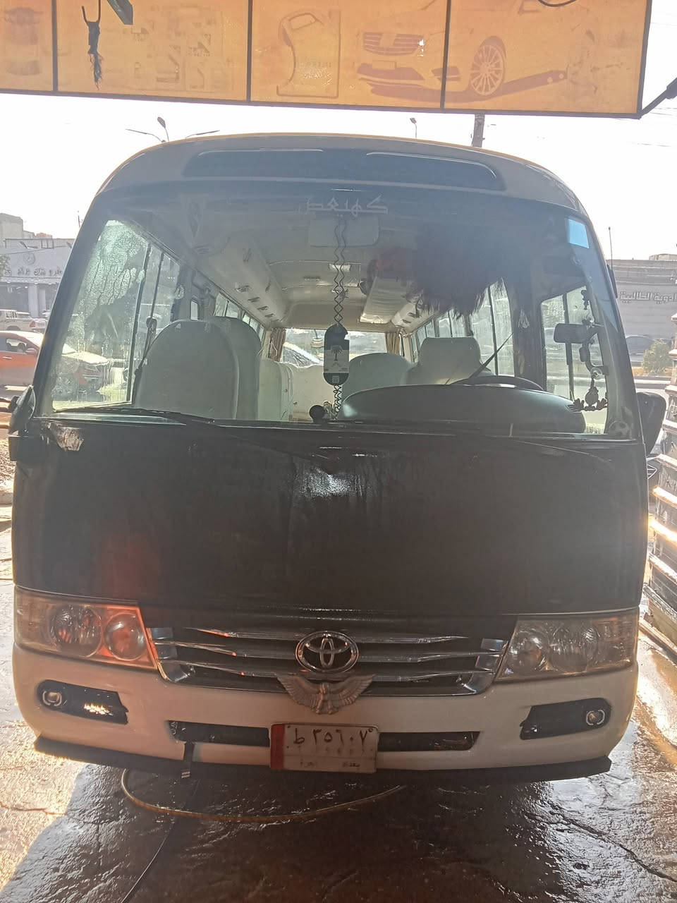 كوستر للبيع موديل 2015 سياره سله داخلين حاكيه منضومه غاز  وبيهه مكانات صبغ أصل ابيض سياره رقم بغداد رقم صاحب سياره ***********
