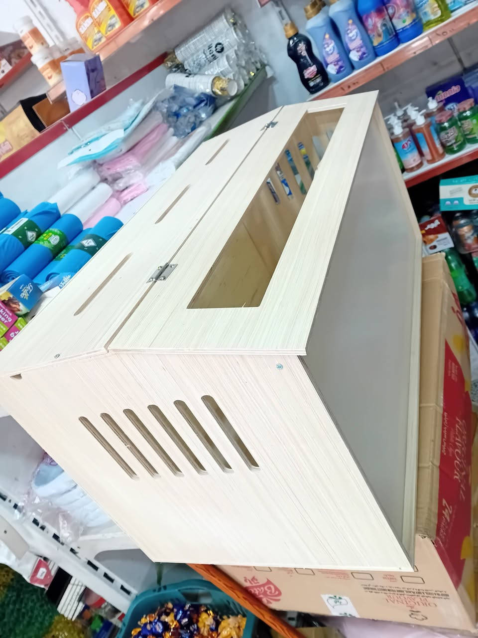 🔥 قفص خشبي فاخر للحيوانات الصغيرة 🔥
إذا عندك هامستر أو أرنب صغير وتريد له بيت مريح ومرتب 👇
✔ تصميم خشبي أنيق ومتين
✔ واجهة شفافة تشوف حيوانك بسهولة
✔ تهوية ممتازة + فتح من الأعلى
✔ مساحة كبيرة للحفر واللعب
✔ مناسب للهامستر، الجربوع، والأرانب الصغيرة
📏 حجم كبير ومريح (تقريباً 100 سم)
💯 سهل التنظيف والاستخدام
💰 السعر: 40,000 دينار فقط وبي مجال
🚚 توصيل متوفر داخل المحافظات
📩 للحجز راسلنا خاص 
⚠️ الكمية محدودة


**إذا كنت صاحب هذا الإعلان وتريد حذفه لأي سبب، رجاءا أرسل رسالة إلى الدعم الفني**