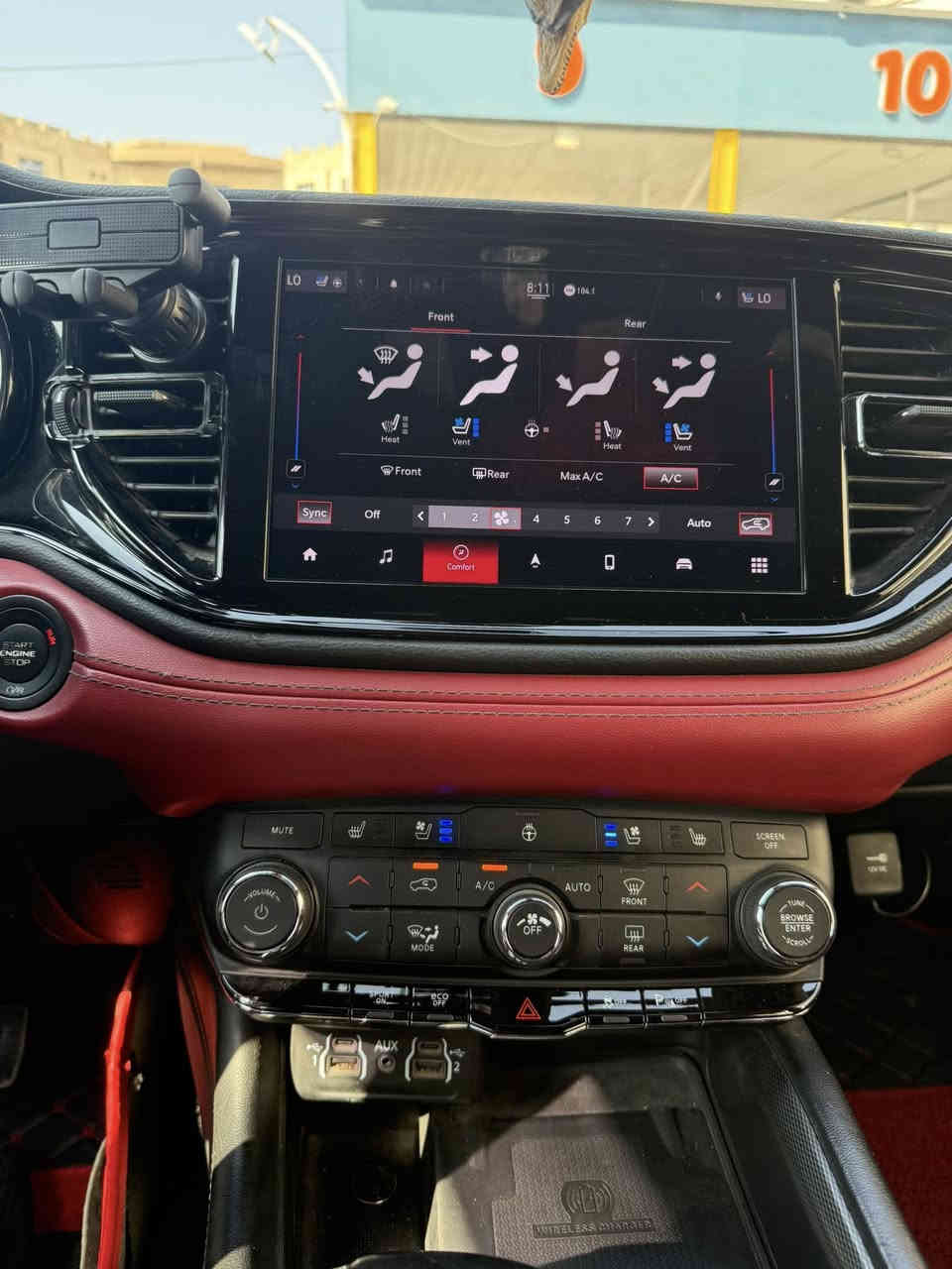 دورنكو RT موديل   2021
فول عدى الفتحه RT معروف مواصفاته  
السيارة مكفوله كلين بدون صبغ و تبديل 

‏سيارة رقم دهوك 
              
المسافة المقطوعة:      80   ألف   Miles 
حجم محرك : V8 5.7  مواصفات: RT 

‏بصمة تشغيل
كشن تدفية + تبريد
بصمة ابواب 
كشنات جلد كهربائي 
كشنات خزن وضعيات 
كشنات خلفية تدفئة 
تدفئة ستيرن 
ستيرن كهربائي 
شفتات ستيرن 
رادار خلفي  توقف ذاتي
وضعيات قيادة سبورت نورمال ايكو 
مقاعد صف ثالث 
دفع رباعي 4*4
صندوك كهربائي
تشغيل عن بعد 
تبريد 3 قطع 
نظام خرائط 
فتحات بنيد 
شاشة كبيرة 
شاحن وايرليس
حساسات امامية خلفية 
لايت زينون LED
ملاحظه : السيارة مكفوله كلين بدون قطرة صبغ ولا تبديل 
طخه صغيره بالباب الخلفي ما مبين وصورتها موجوده بالصور

السعر :-330$ بيها مجال
مال بيع مستعجل

بس الشراي يتصل والي يعرف بالدورنكو والكلين

وصوره الكار فاكس مالتها هم موجوده 

السياره بالكوت واسط مركز المدينه
للأستفسار :  ***********
