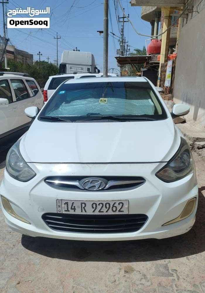 للبيع هيونداي اكسنت 2015 خليجي كفالة مرغوب
 بصرة
 الموديل: 2015
 اللون: أبيض
 المحرك: 1600cc جديد مرغوب
 القير: مكفول مرغوب
 التبريد: شغال ثلج ومكفول

 السيارة نظيفة جداً ومعتنى بيها عناية خاصة واستخدام شخصي (بيت-دوام)

المواصفات:
فتحة سقف بانوراما
شاشة اندرويد لمس
كاميرا خلفية
تضليل بردات
منظومة لايتات زنون  قوية
داخلية جلد درجة أولى
تخم تايرات جديد 4 عدد إصدار 2026
سبير تاير جديد
دهن وكالة أصلي + ماي راديتر أصلي
 السنوية باسمي + رقم جديد انكليزي (بصرة)
 التحويل شرط ثاني يوم 
السيارة خير من الله ما ناقصها اي شي 

 السعر 105
 للتواصل:  *********** البصرة, العراق
