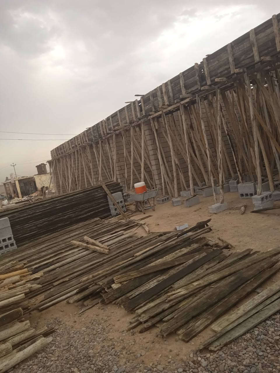 اسلام عليكم نجار متفرق اسعر مناسبه وشقل حلو بيت بيتونه مقاصل دنك رقم ***********
