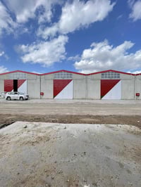 تتوفر جملونات و مخازن للأيجار و البيع كامل الخدمات ماء كهرباء منظومة ا...