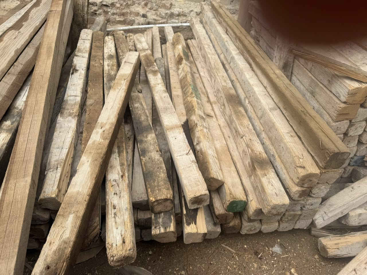 لوح جديد ولوح مستعمل مع جكات مع فخات مع بقار سير٣X3 بيع مفرد


**إذا كنت صاحب هذا الإعلان وتريد حذفه لأي سبب، رجاءا أرسل رسالة إلى الدعم الفني**