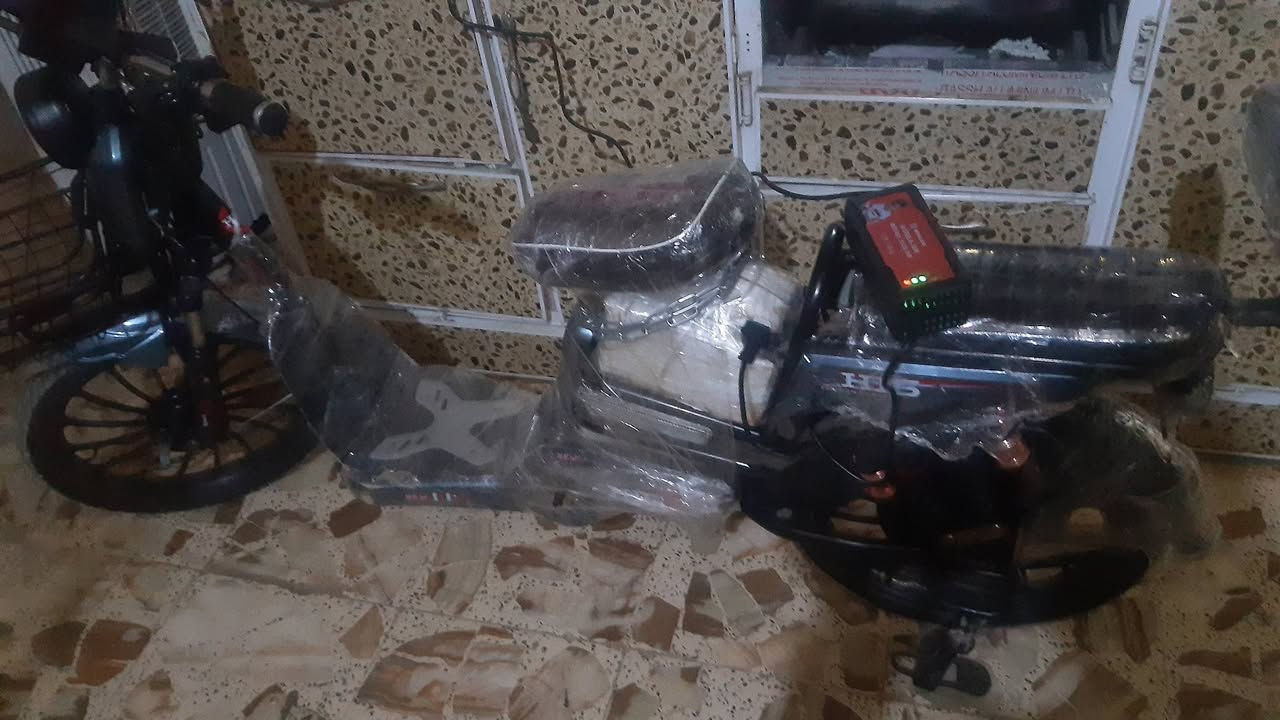 سلام عليكم دراجه شحن البيع دراجه نضيفه كهربائيه كله شغاله باتريت نضيفات سعر ١٦٠ رقم وتساب فقط *********** منطقه سيد جميل
