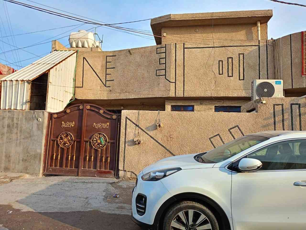 بيت بدايه الحميديه قريب ع الشارع العام.. ‏
البيت طابقين مسلح مساحتة 200 م٢ واجهه 10م نزال 20 م
‏الطابق الاول يحتوي غرفتين نوم /صالة كبيرة/ استقبال/ مطبخ يحتاج سيراميك فقط/ حمامات عدد 2 / كراج / ترك حول البيت
‏الطابق الثاني يحتوي غرفتين نوم/ صالة كبيرة/استقبال/ مطبخ/ حمامات/طرمه
‏كل طابق الكهرباء مالته منفصلة بوحده..
للاستفسار التواصل واتس أو اتصال
***********
