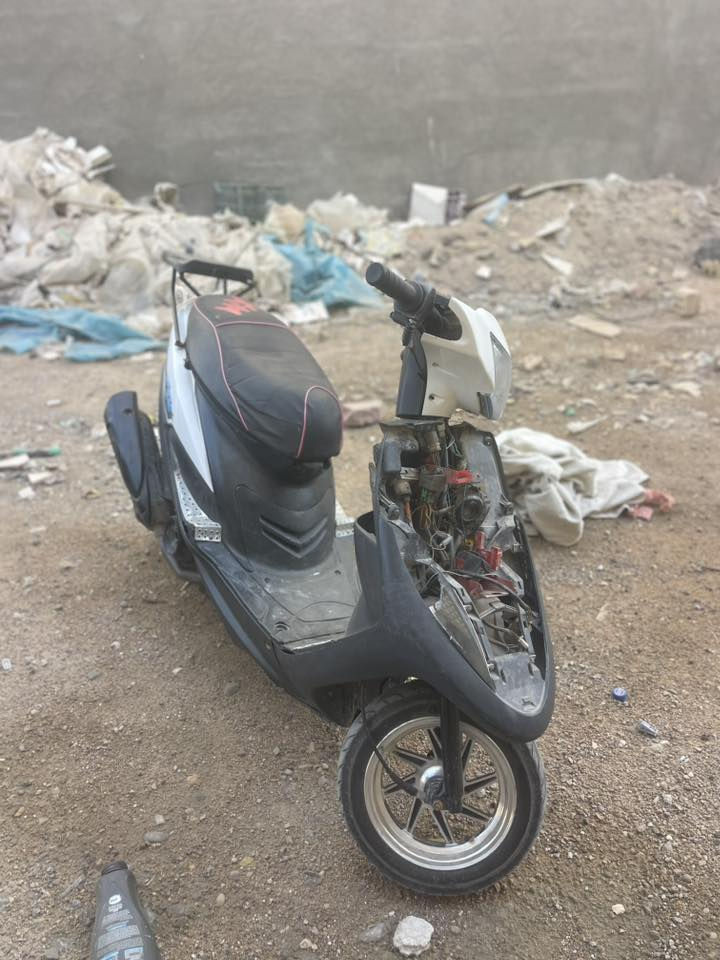 دراجه ماكس 49 الدراجه بيها بس براغي الكور ب 25 يصيرن وكفرات / السعر 300 وبيها مجال هندر سلف شغال / الرقم *********** واتساب ♥️/صويره واسط
